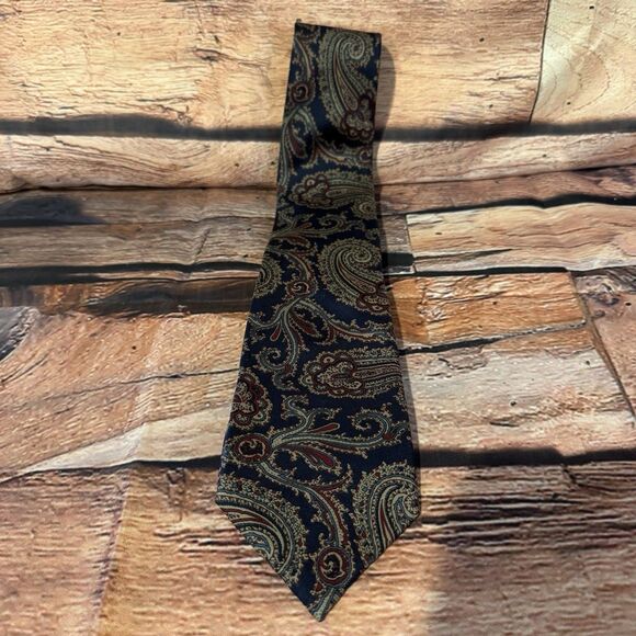 Pure Silk By Wembley Necktie Men's Navy Blue & Red Paisley Tie Executive Classic - Picture 2 of 5